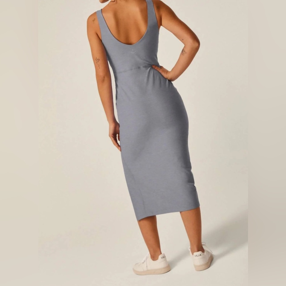 Beyond Yoga Spacedye Inspire Midi Dress in Cloud Gray Heather - Picture 3 of 8